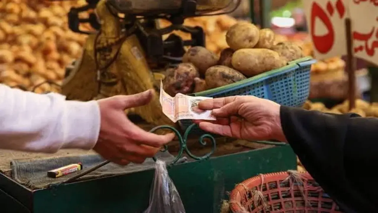 قفزة في معدلات التضخم السنوي داخل مصر لتصل إلى 13.5 بالمئة خلال مارس